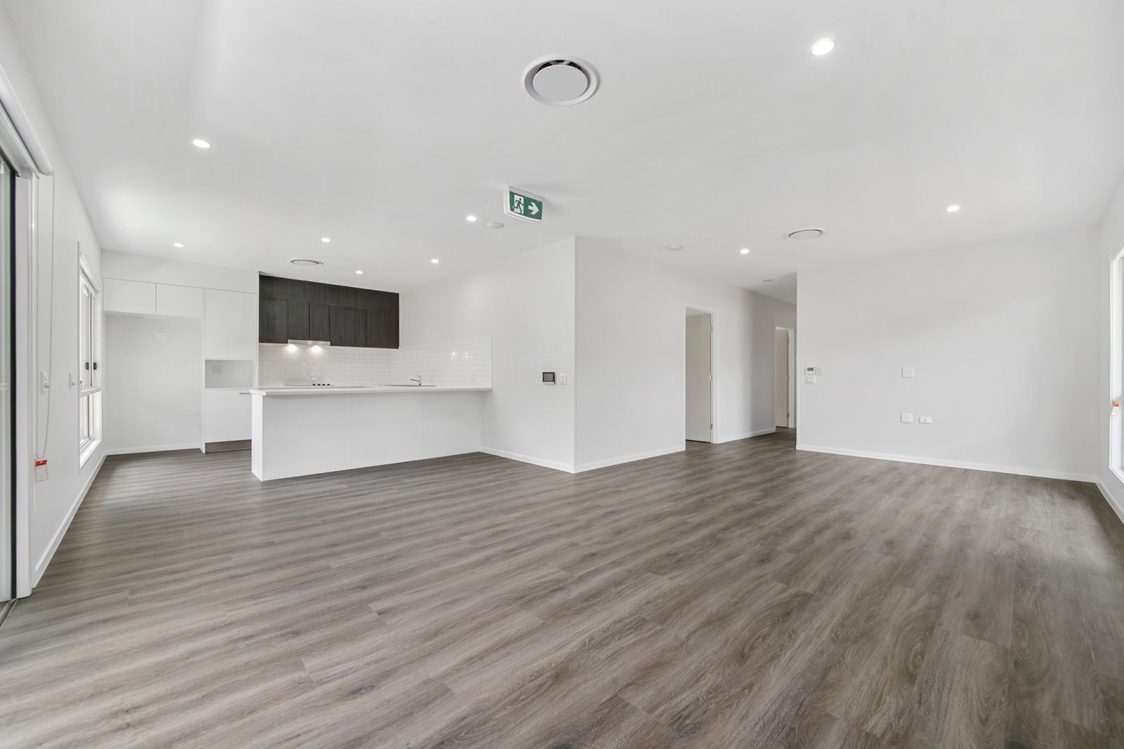 004 Open2view_ID677147-58_Mercy_Circuit