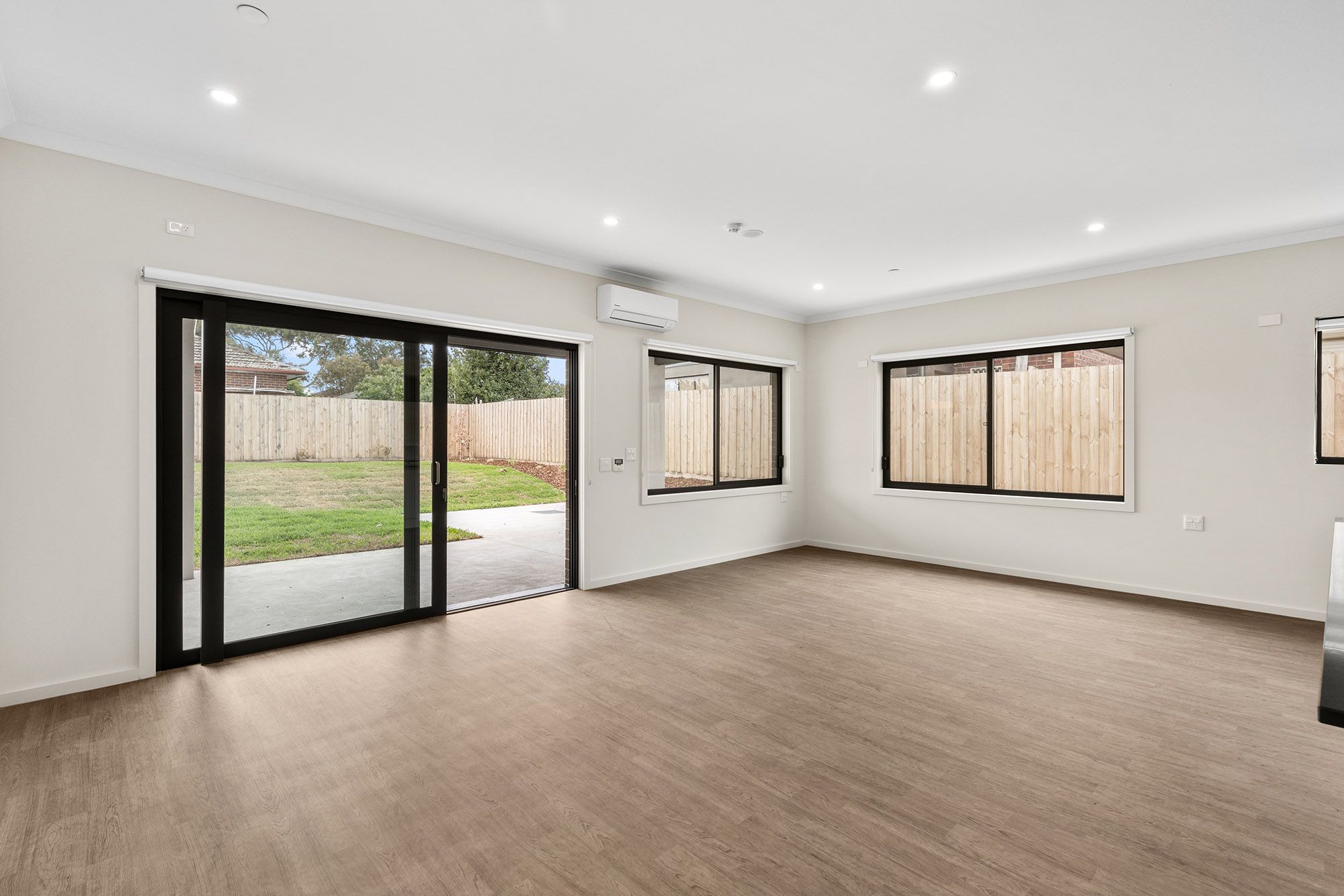 Elizabeth   Living Dining Alfresco 2 LR No Logo