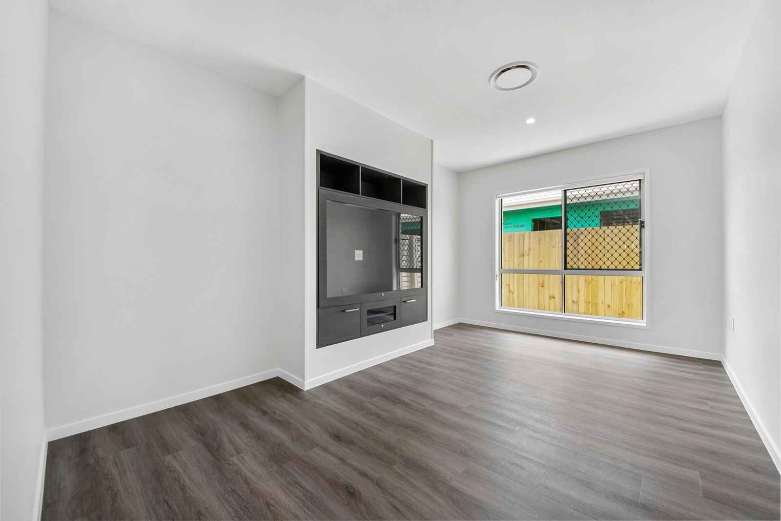 005 Open2view_ID677147-58_Mercy_Circuit