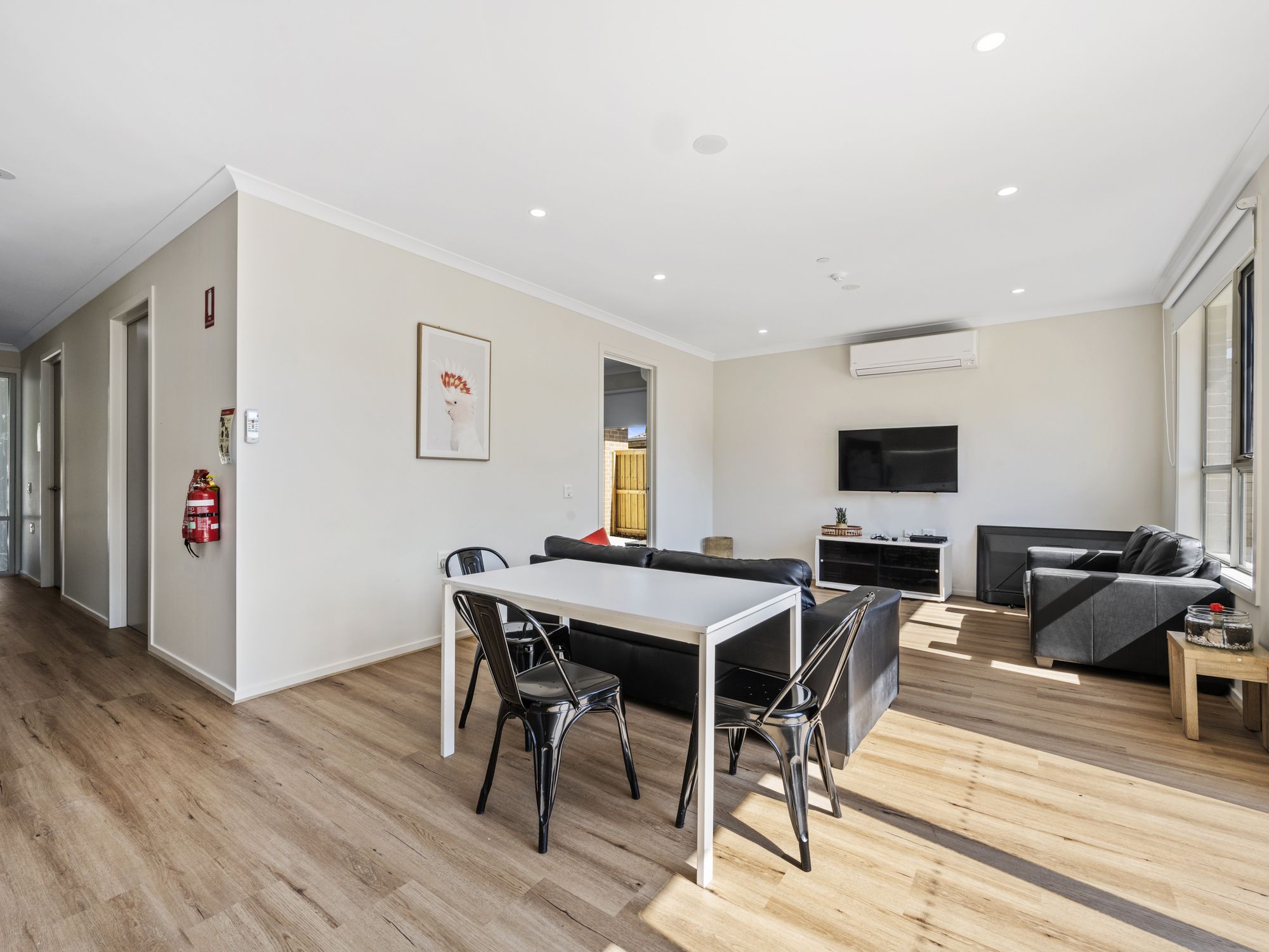 002 Open2view_ID876080-11_Gloria_Avenue