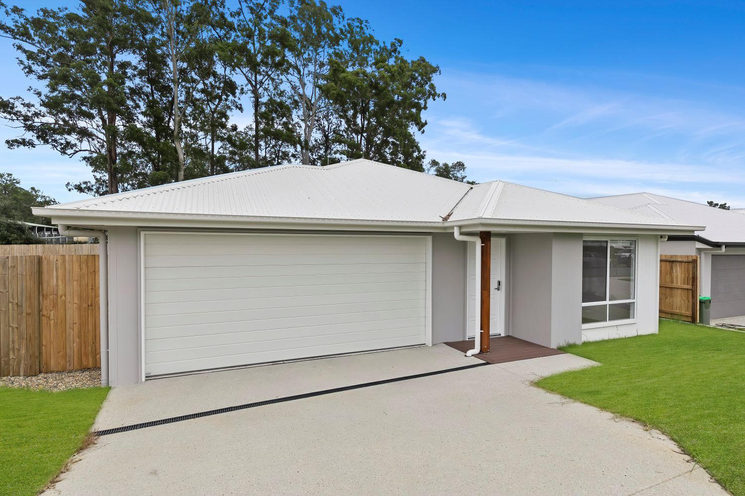 020 Open2view_ID941567-85_Hamilton_Road