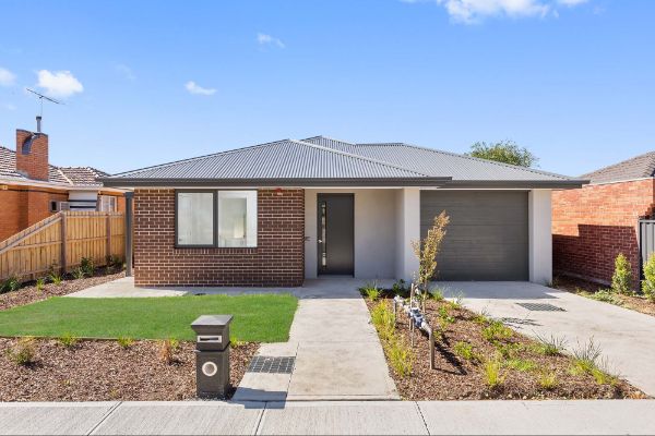 Lois   Facade 1 LR No Logo