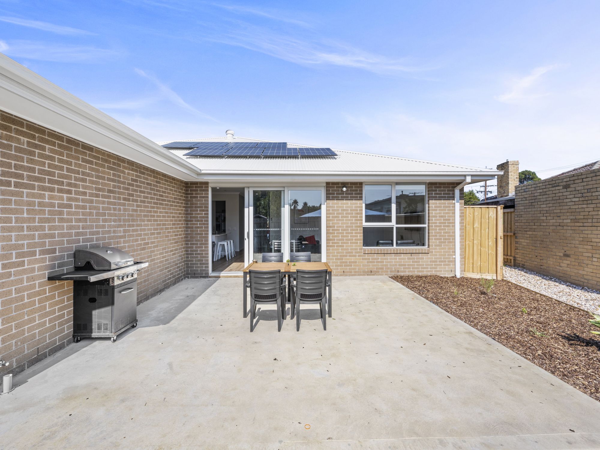 008 Open2view_ID876080-11_Gloria_Avenue