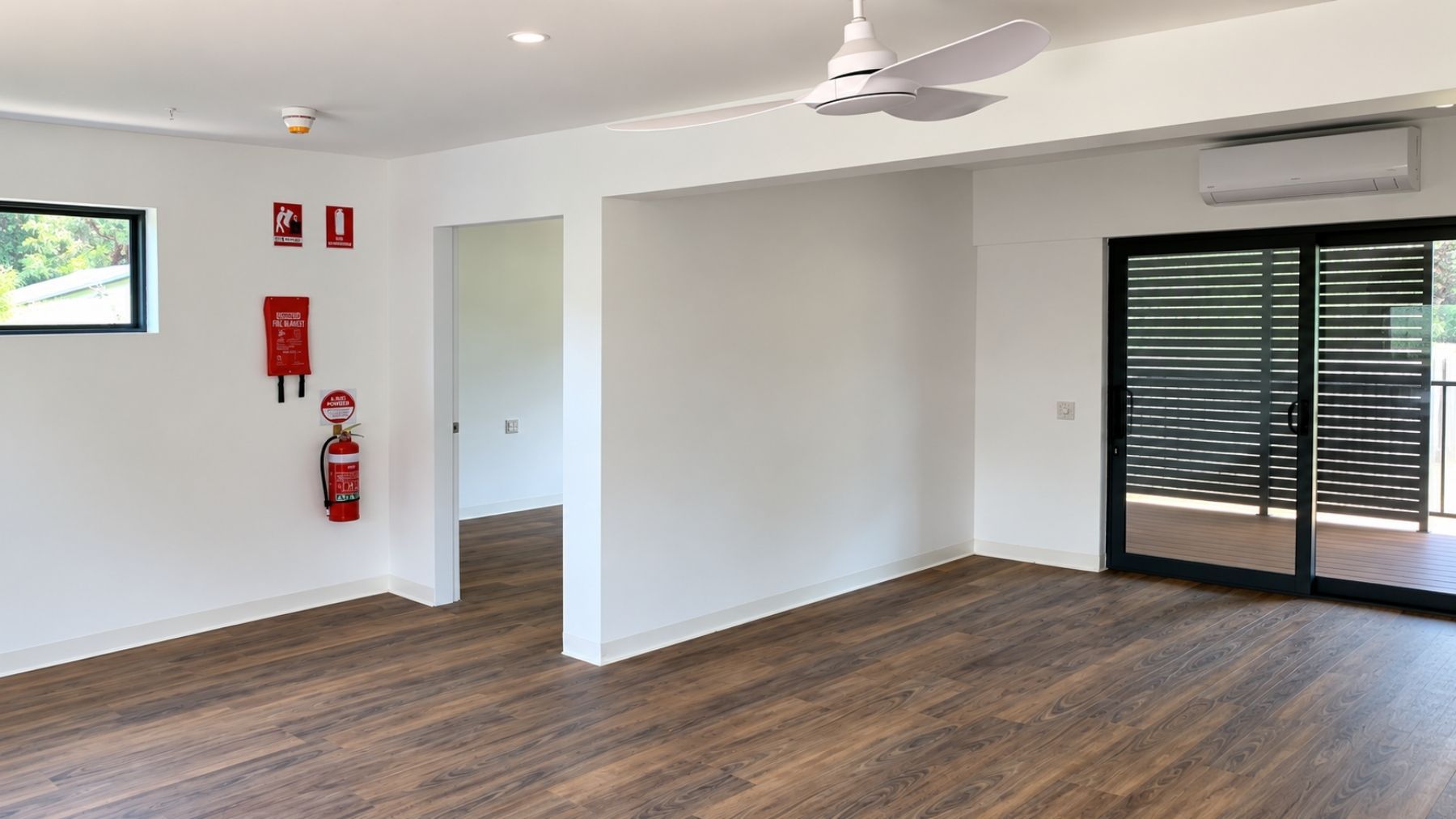 Living Area  2)