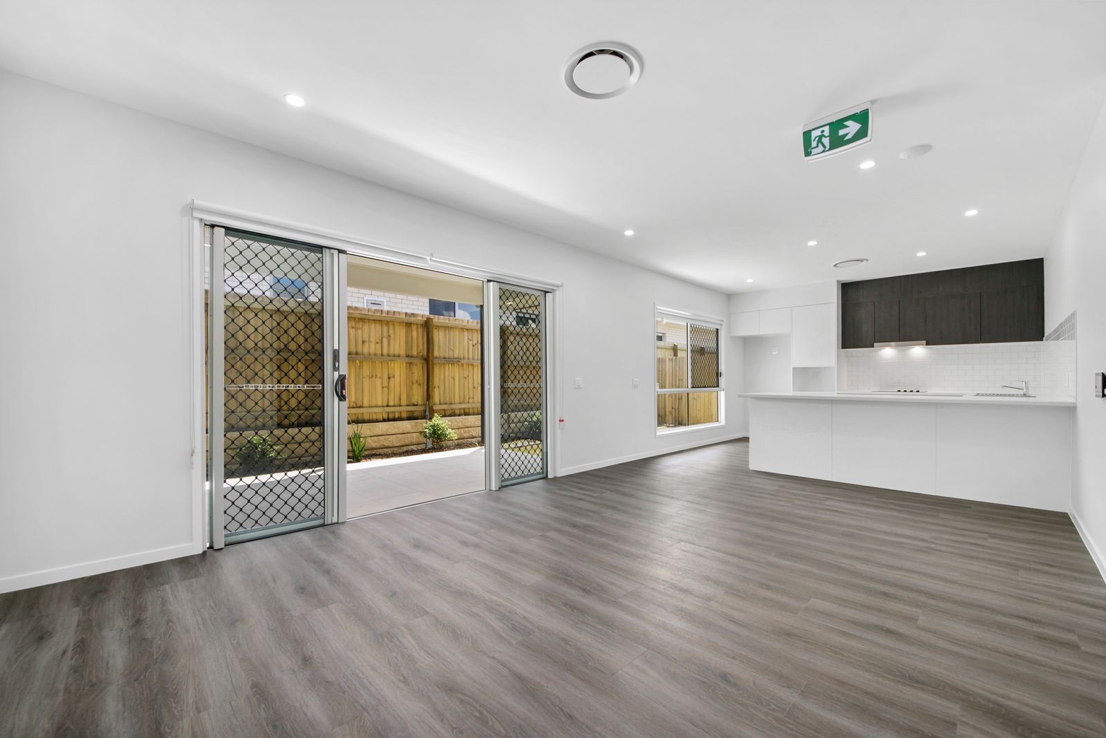 007 Open2view_ID677147-58_Mercy_Circuit