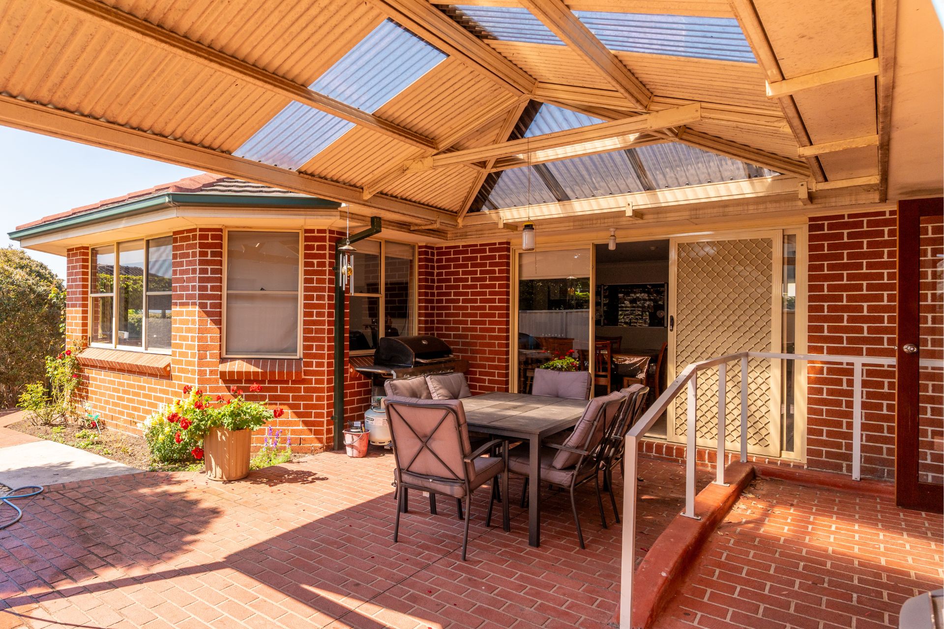 Pioneer Menai Outdoor