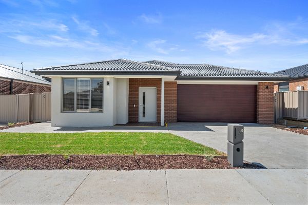 001 Open2view_ID856203-13Dove_Avenue__Winter_Valley