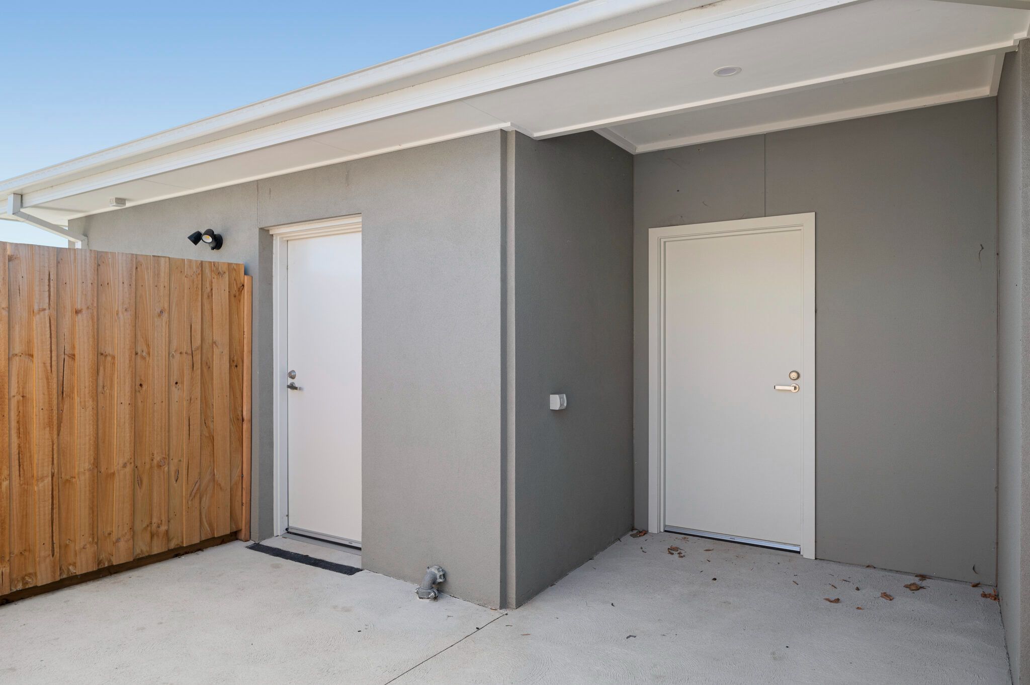 Front Living-17-Fifth-St-Dandenong_034-2048x1363