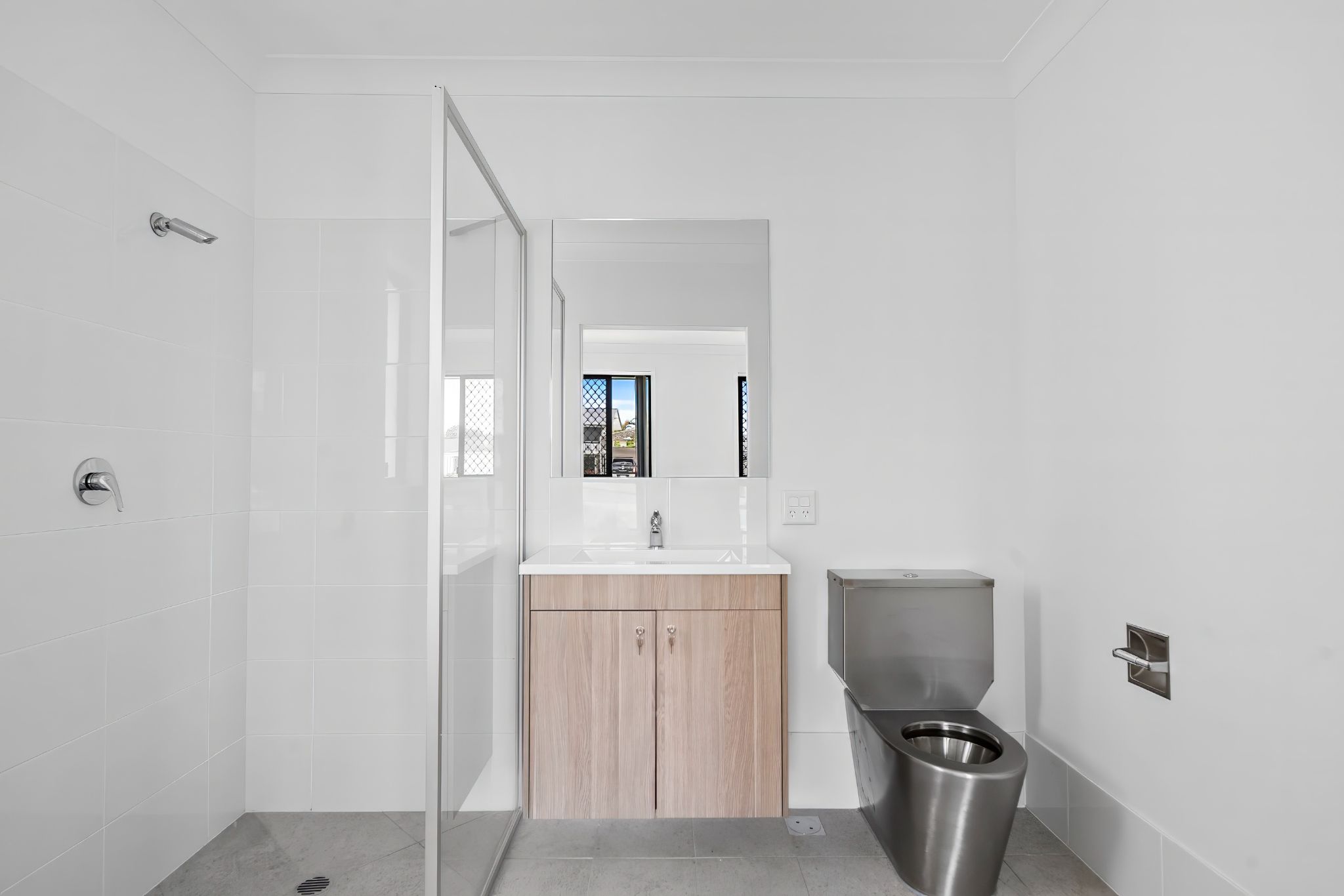 012 Open2view_ID984522-740_Kent_Street