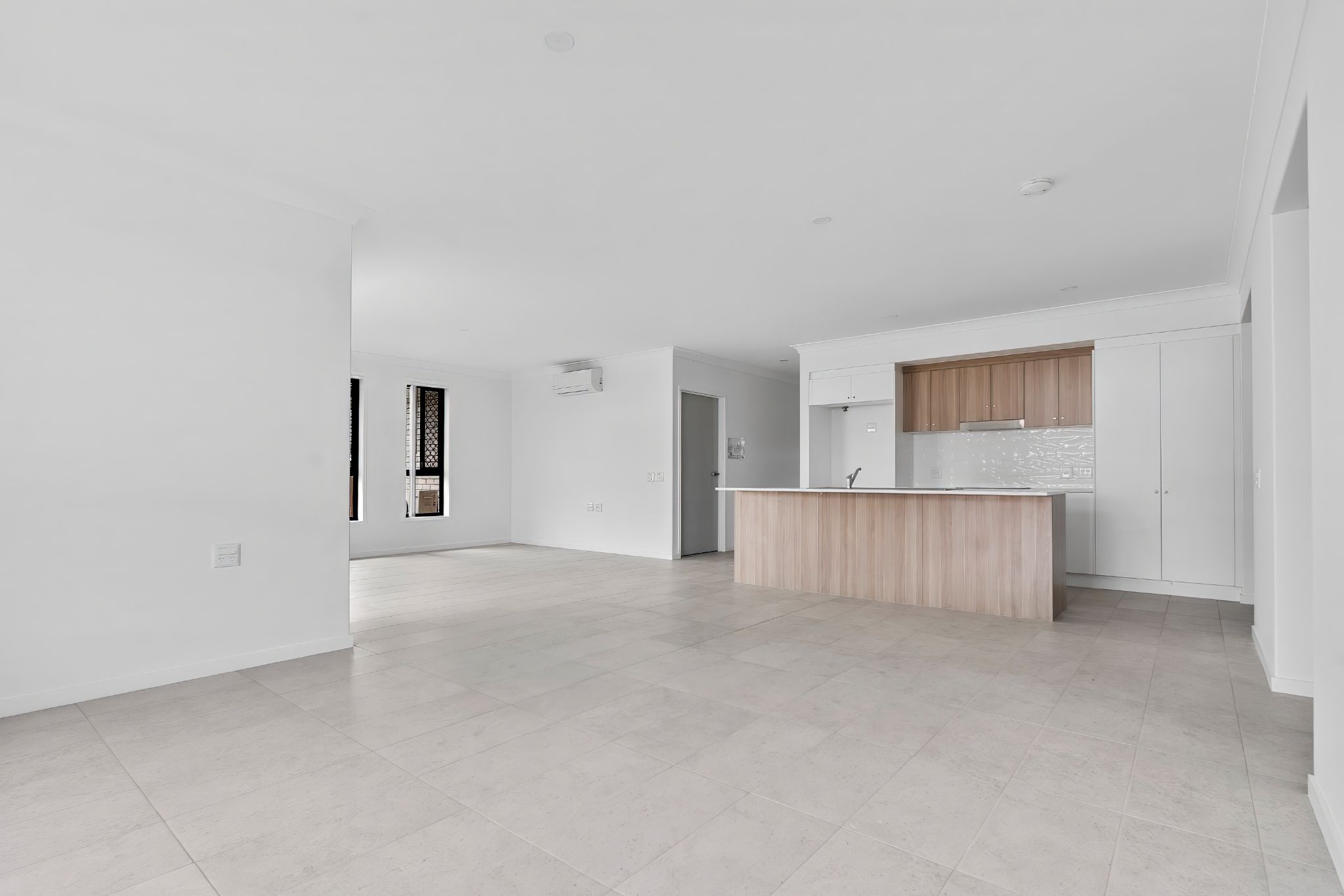 017 Open2view_ID984522-740_Kent_Street