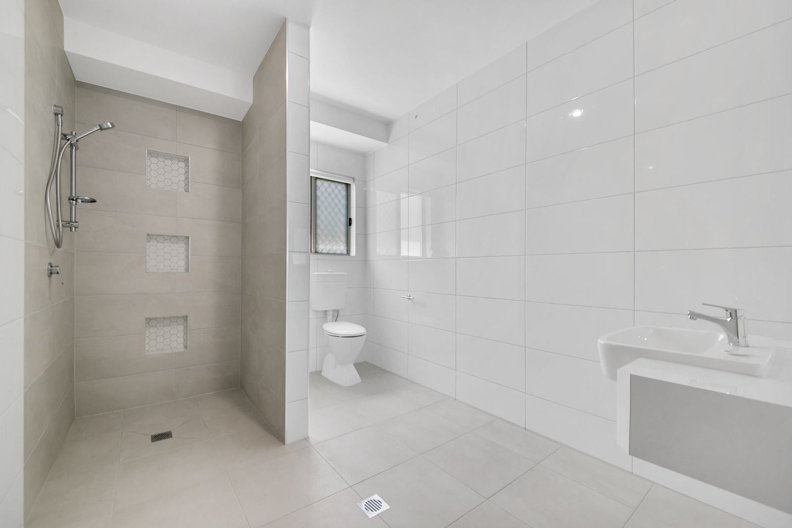 012 Open2view_ID677147-58_Mercy_Circuit