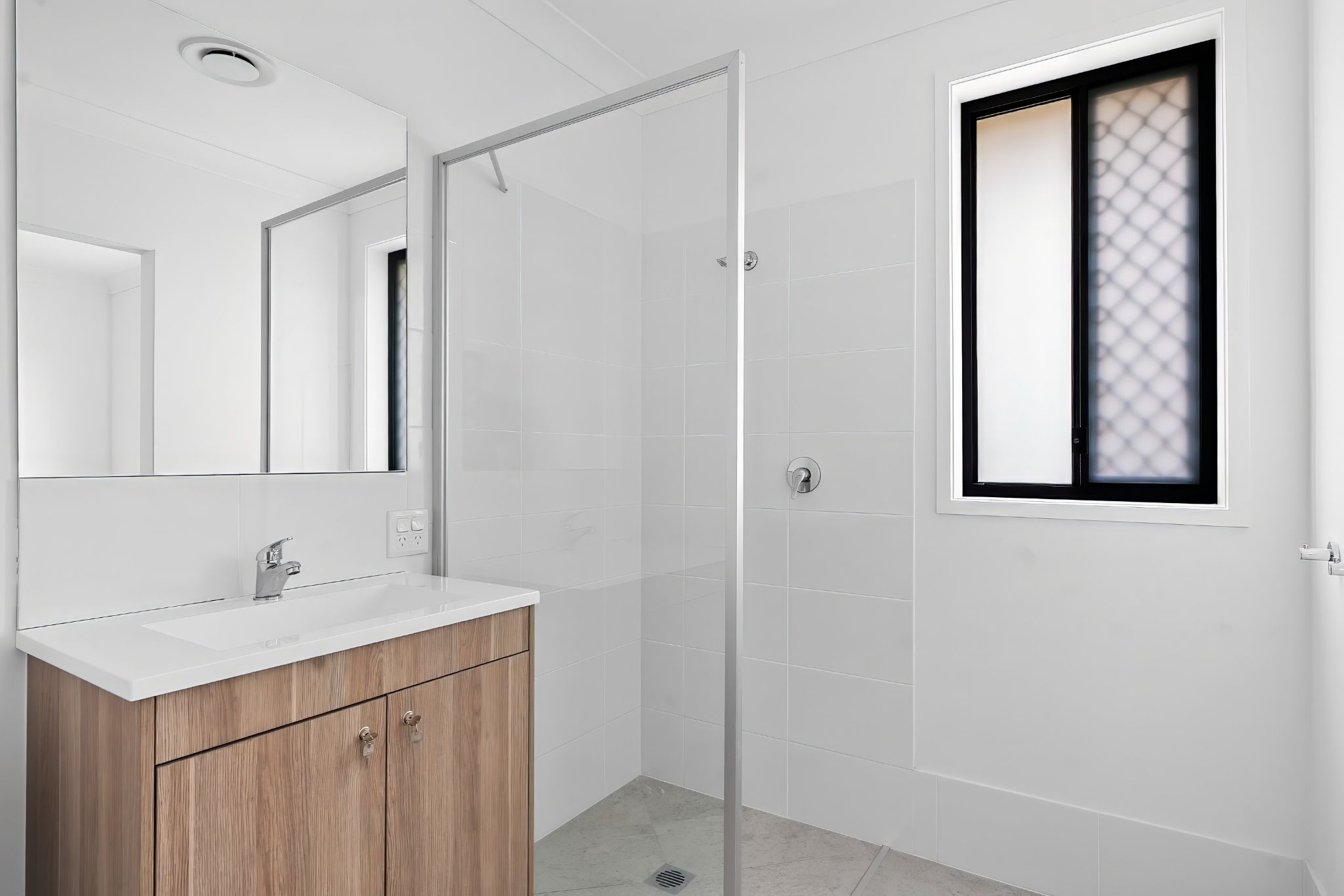 014 Open2view_ID984522-740_Kent_Street