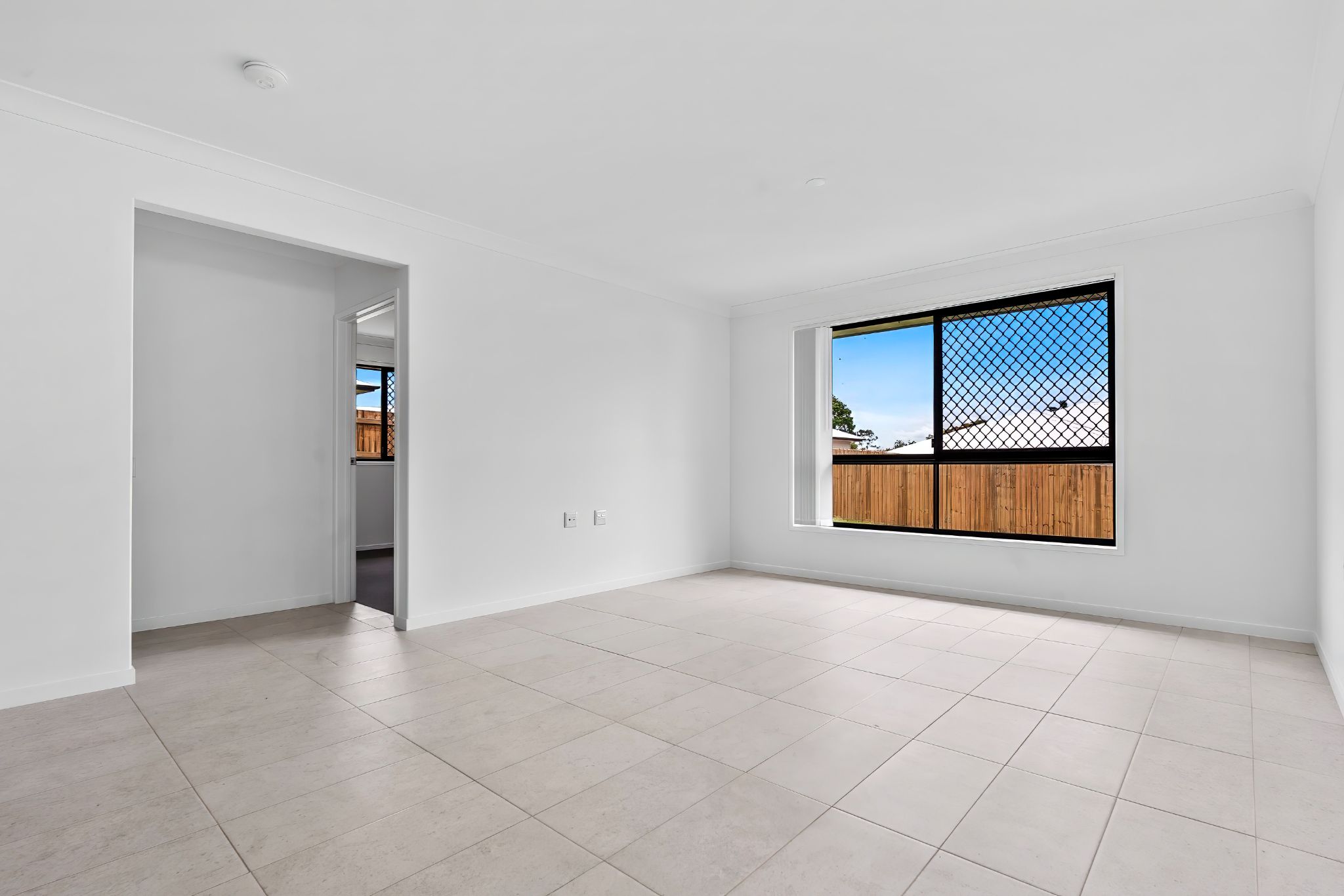 018 Open2view_ID984522-740_Kent_Street