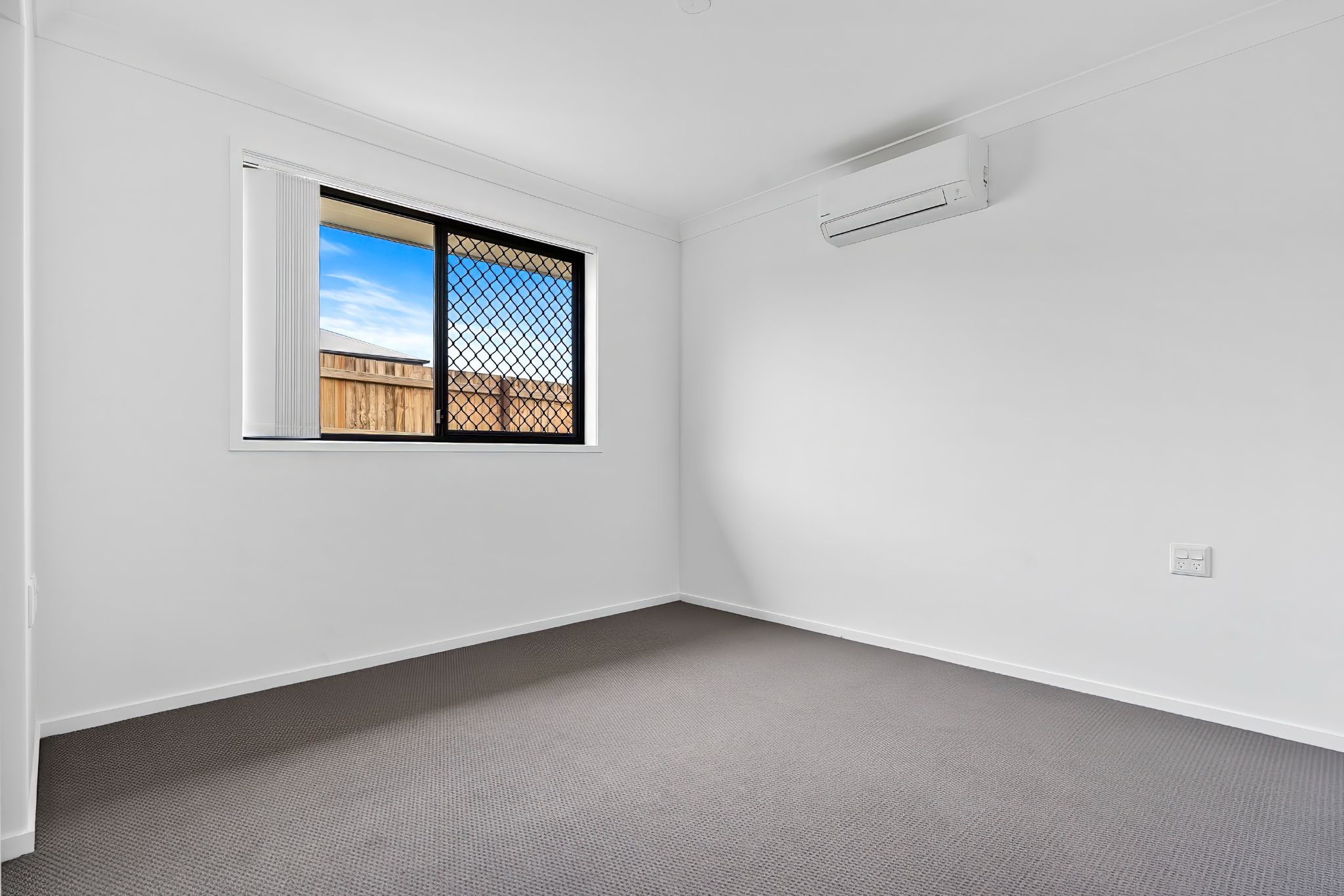 015 Open2view_ID984522-740_Kent_Street