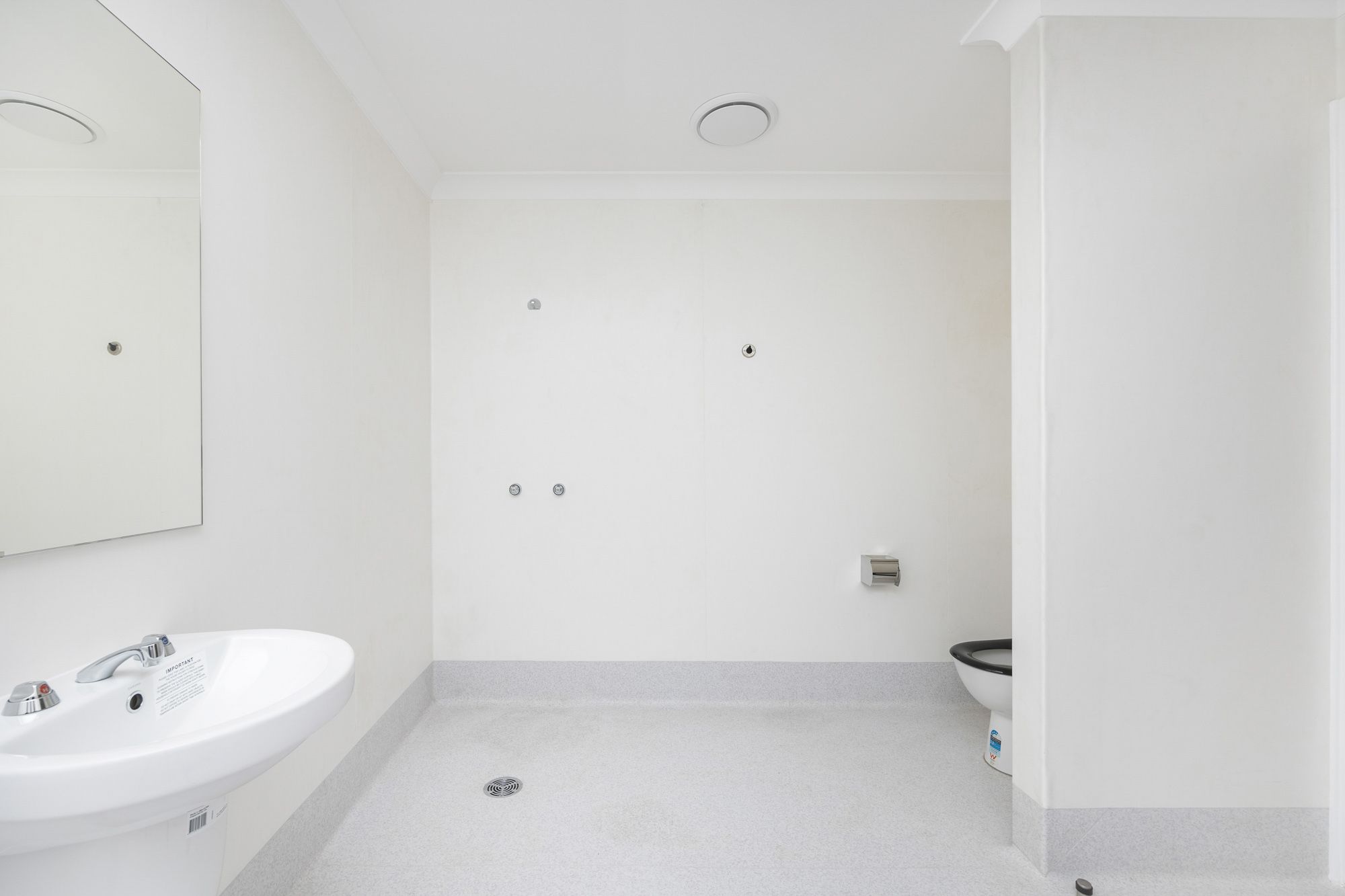 8   Frederick St - Bathroom