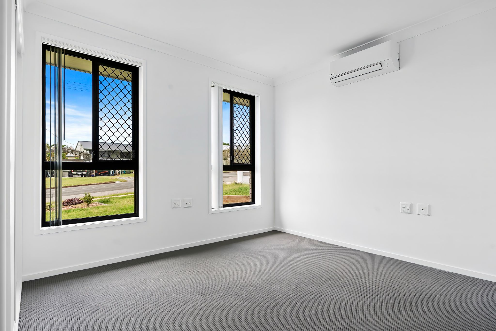 013 Open2view_ID984522-740_Kent_Street