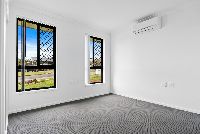 013 Open2view_ID984522-740_Kent_Street