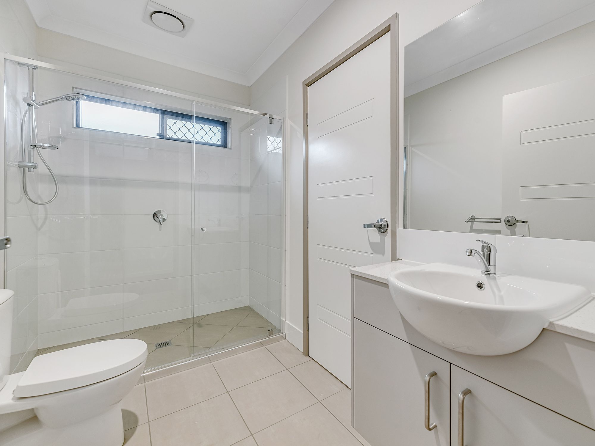 13   Salsa St 11 - Bathroom