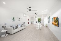 Living area with lounge