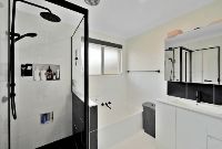 Parkvue Main Bathroom