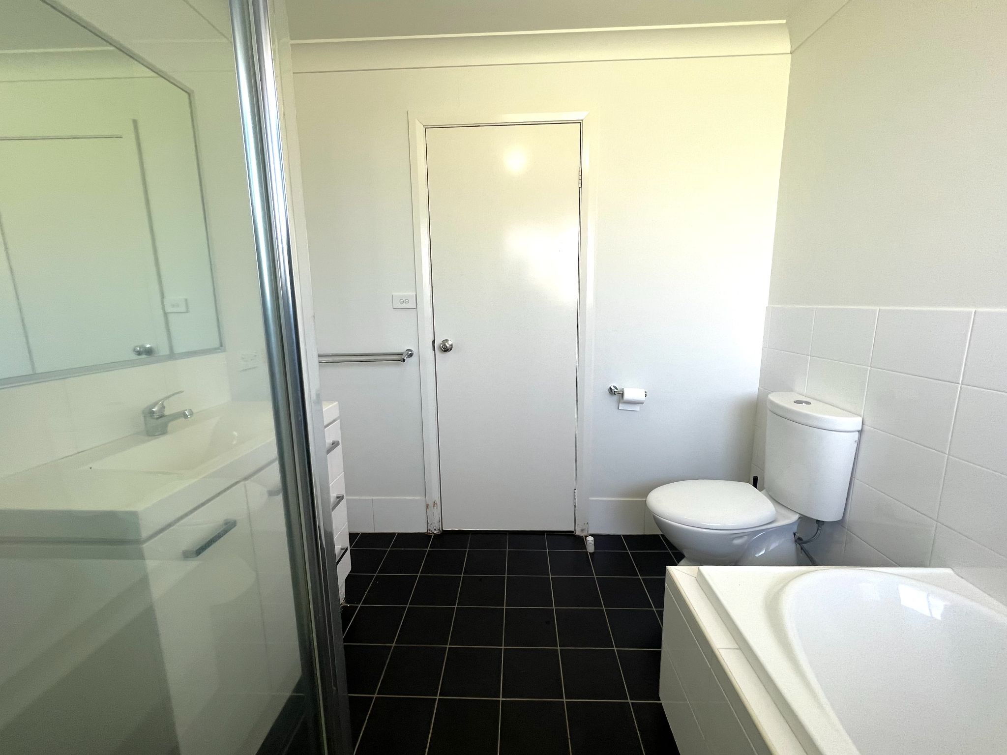 E258AE75 A3B3-443E-99AD-0D51C22A2831