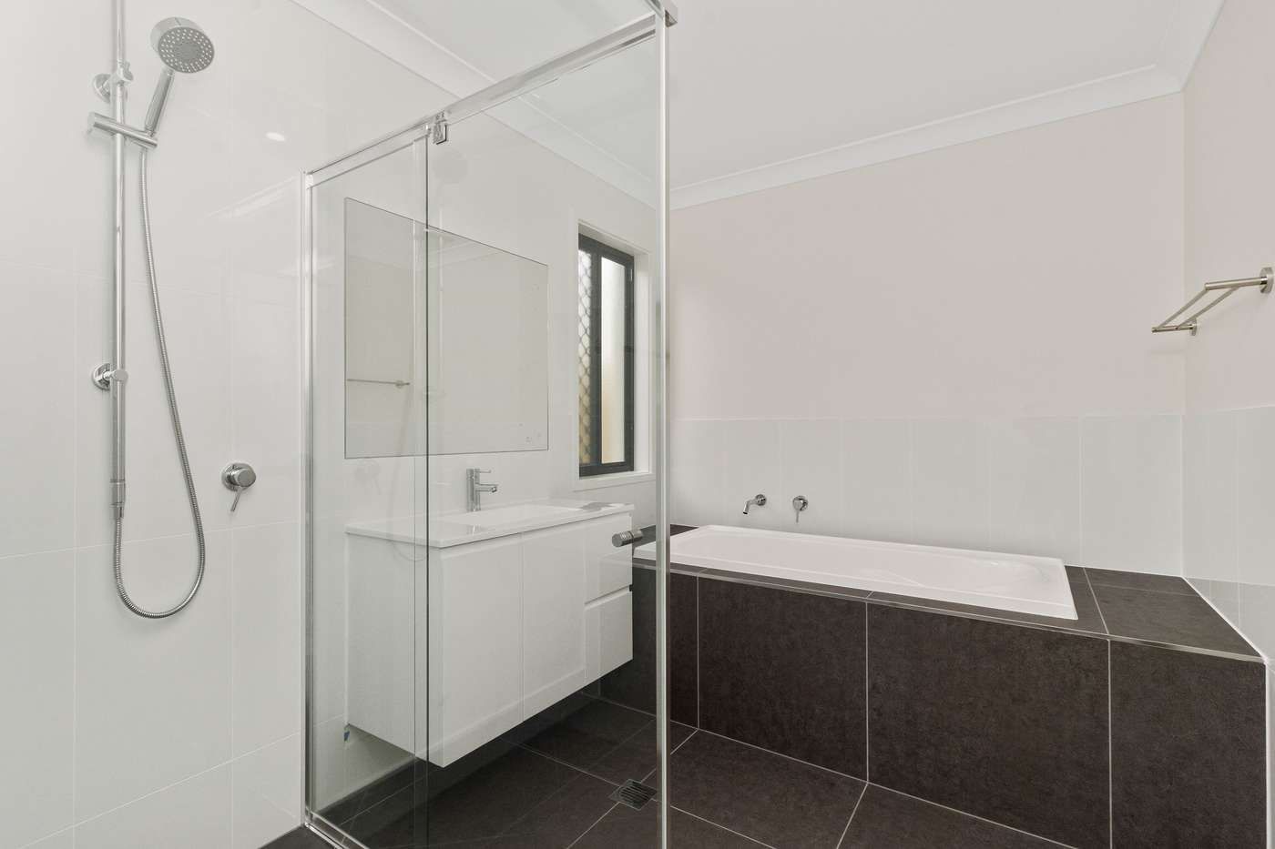 l RayWhite-10009561-9