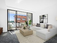 Lounge room with balcony 2