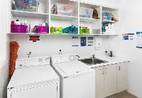 SIL042 LR_Maryland_shared laundry