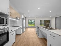 2   Elliott St 13 - Kitchen