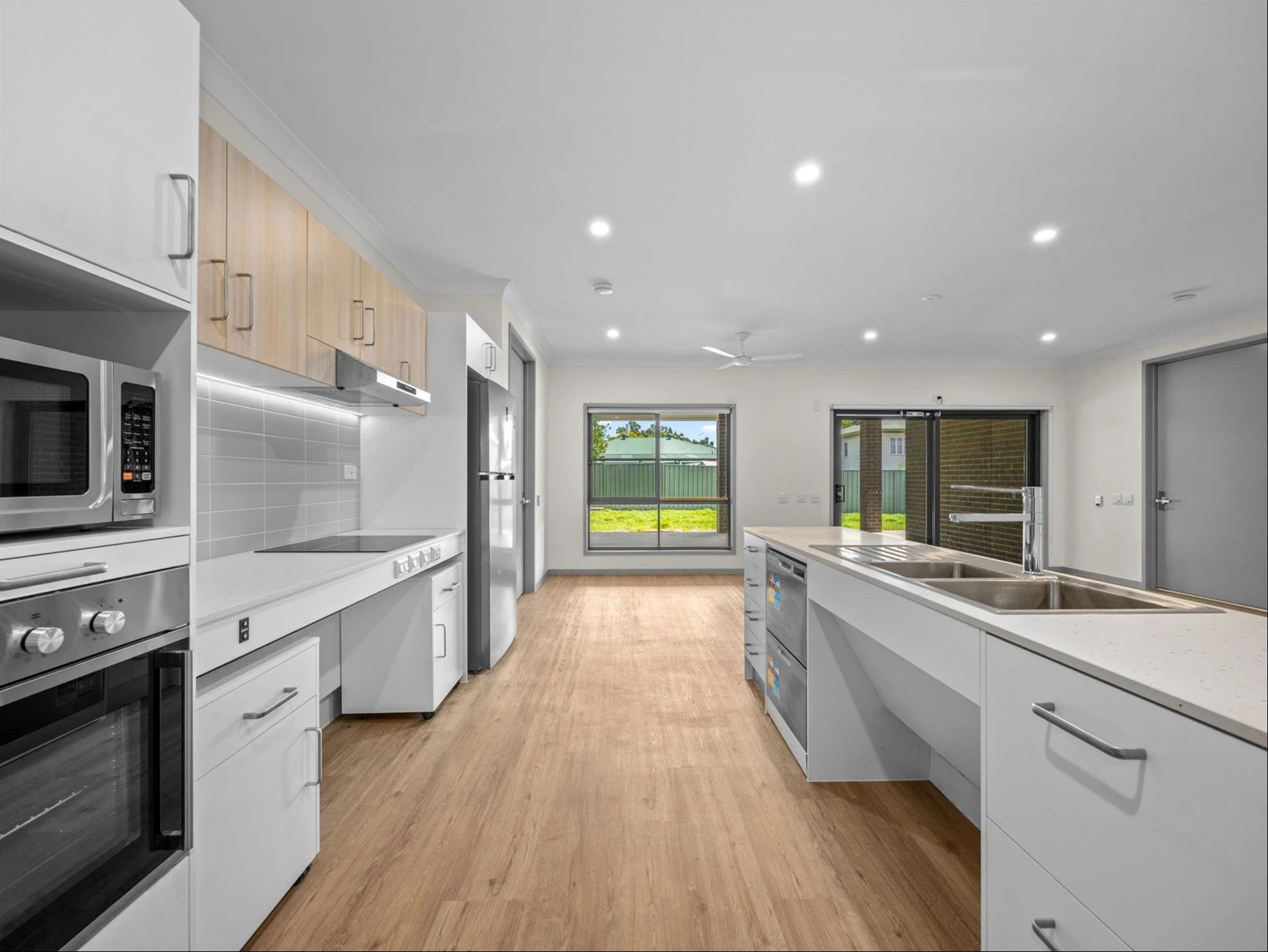 2   Elliott St 13 - Kitchen