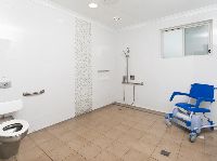 SIL042 LR_Maryland_shared toilet_1