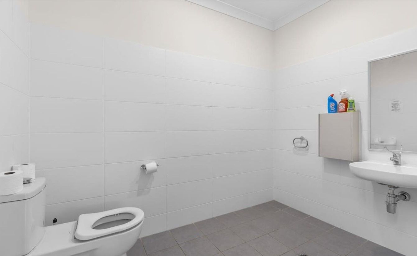 8   Woodward Pl 23 - Ensuite 1