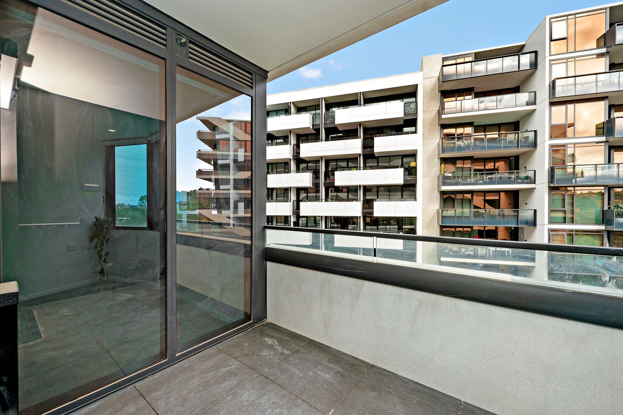 1 Balcony