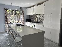 76344012884 9EA0AC67-DE3C-4779-B8FB-6BA2316B2755