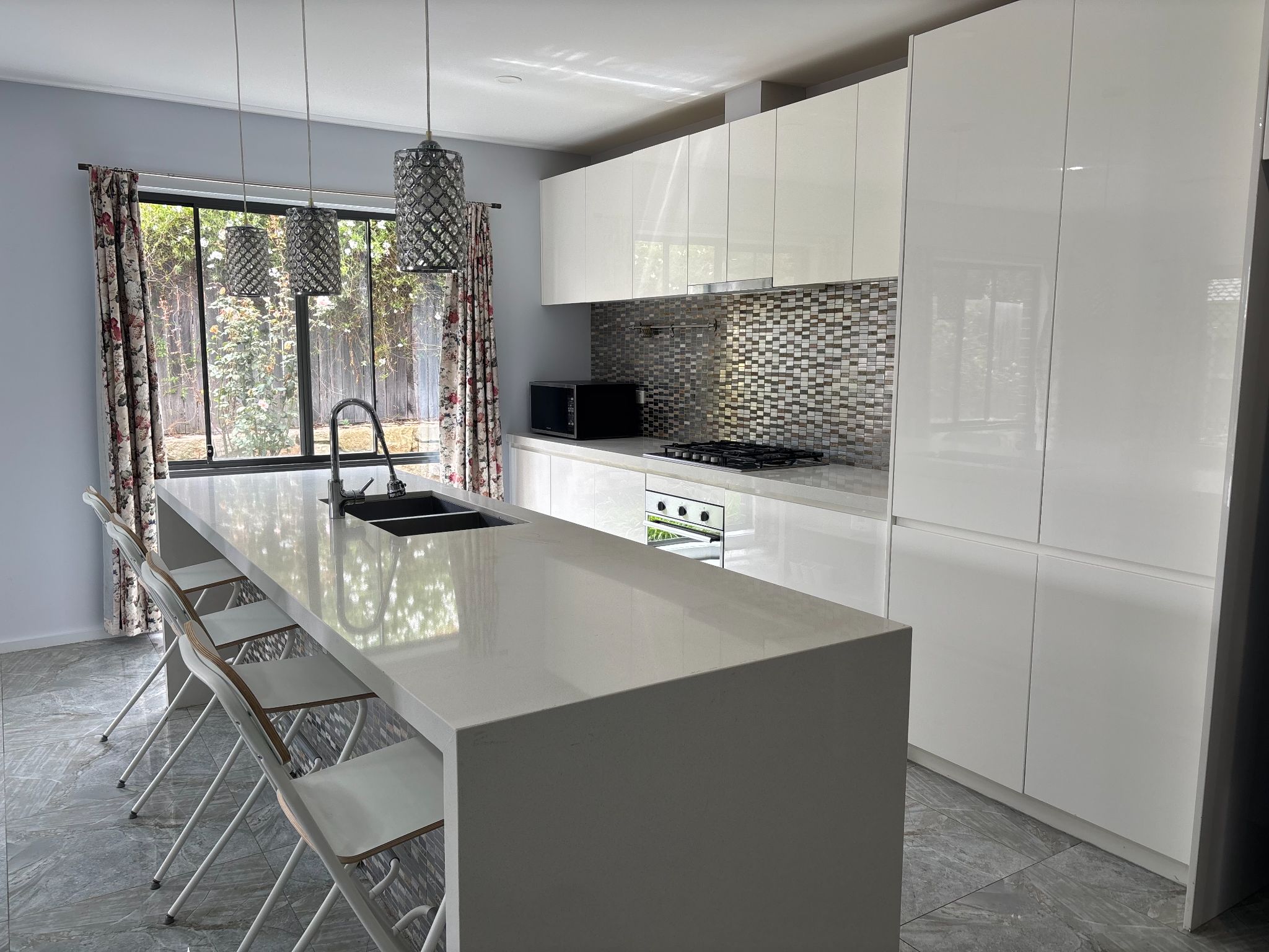 76344012884 9EA0AC67-DE3C-4779-B8FB-6BA2316B2755