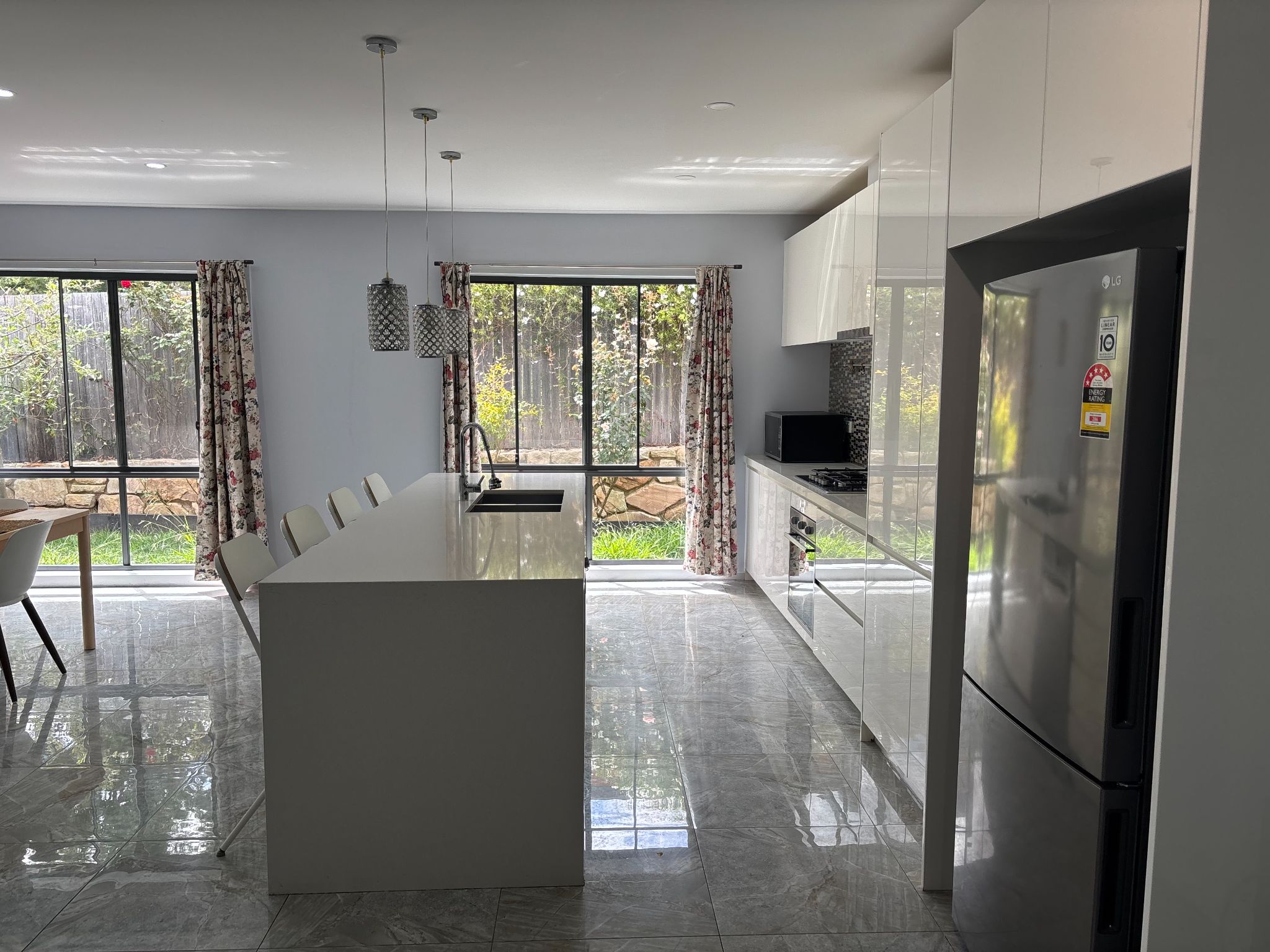 76344019145 EFE9EDB0-8D72-4ED3-B942-13E049CB6343