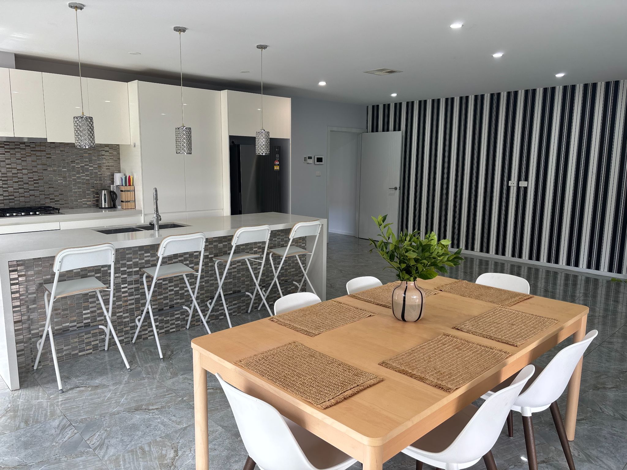 76344015611 06F6E131-B743-4974-9088-A4546FE31D79