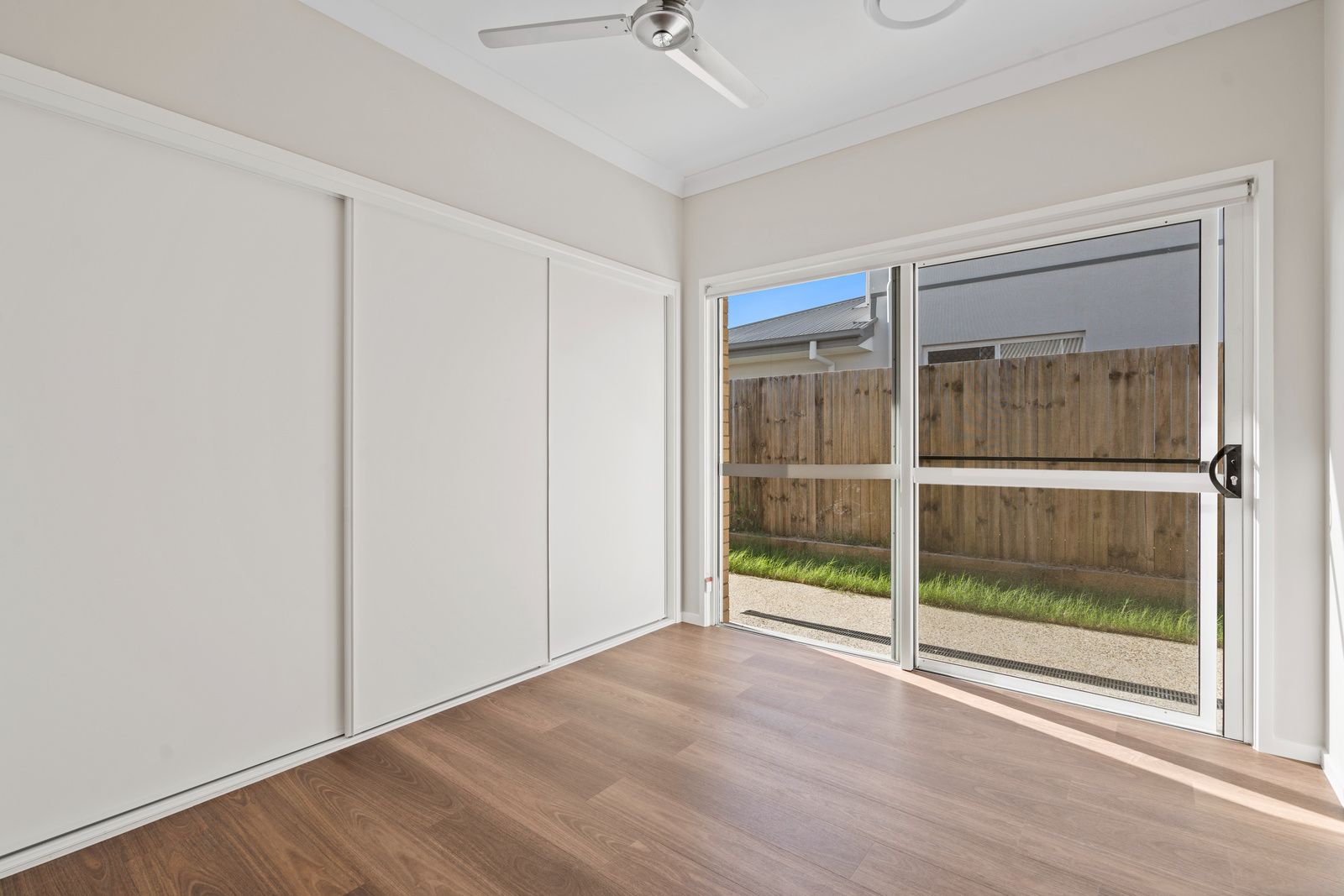 008 Open2view_ID965913-24_Livistona_Street