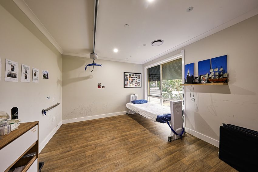 SIL045 LR-BilambilHts-communal-bedroom4