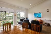 SIL045 LR-BilambilHts-communal-lounge2