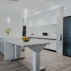 P1247427 kitchen-250x250