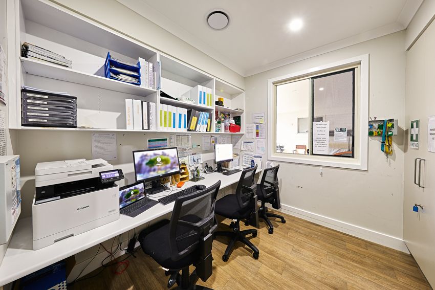 SIL045 LR-BilambilHts-office1