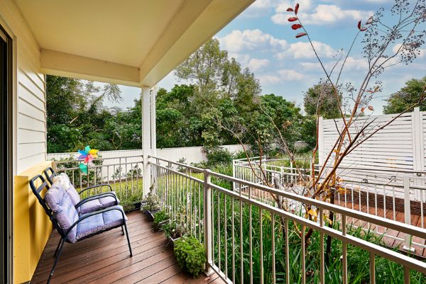 SIL045 LR-BilambilHts-exterior3