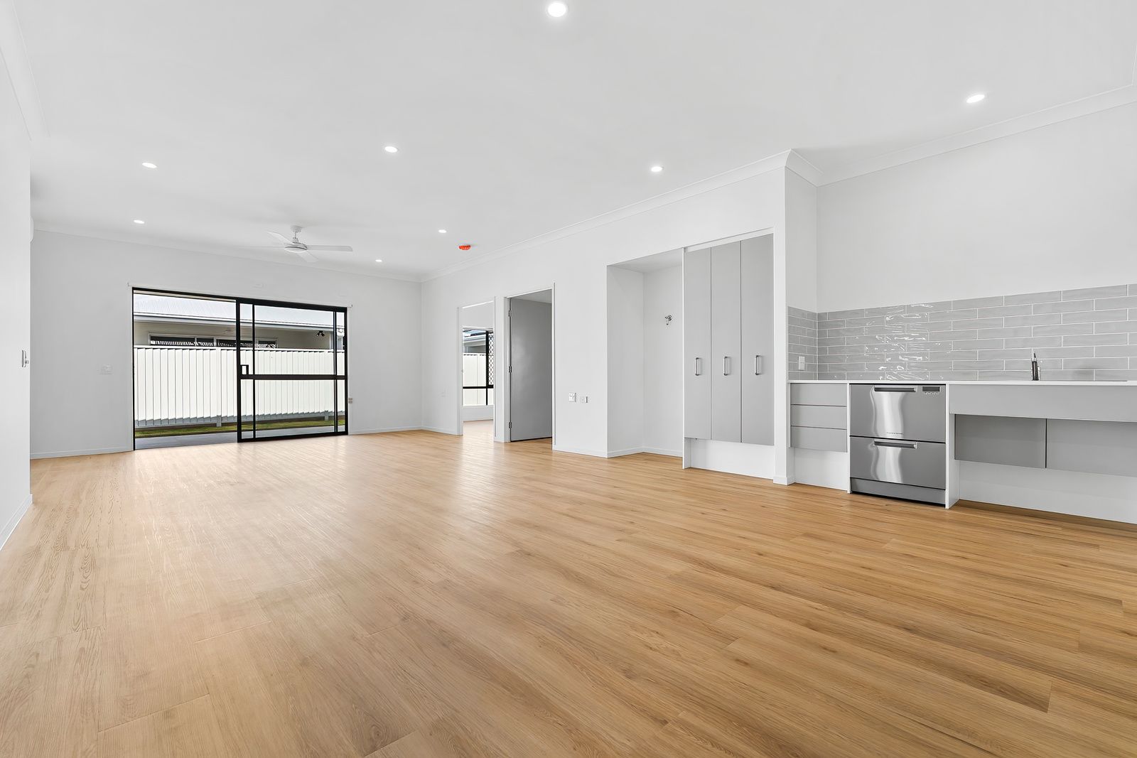 006 Open2view_ID1003017-14_Zephyr_Crescent