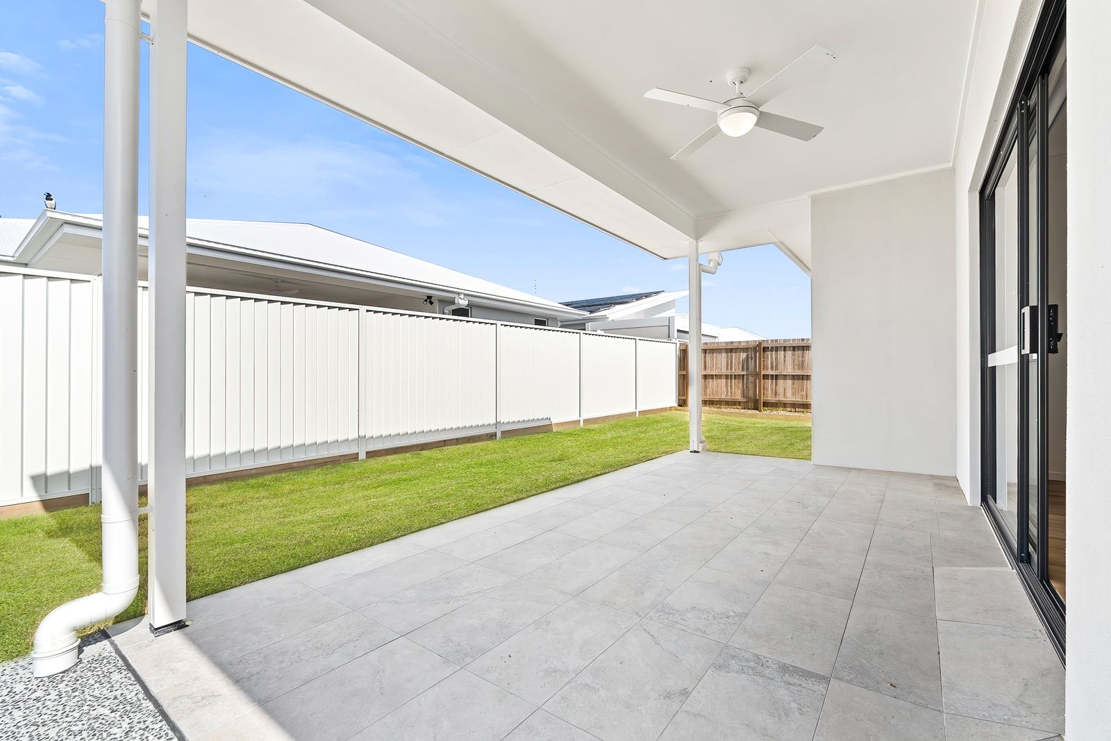 012 Open2view_ID1003017-14_Zephyr_Crescent