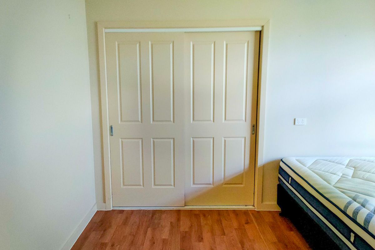 2021 10.05_JoanCrt_BedroomNo5.a_Web1200x800