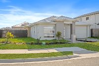 003 Open2view_ID965913-24_Livistona_Street