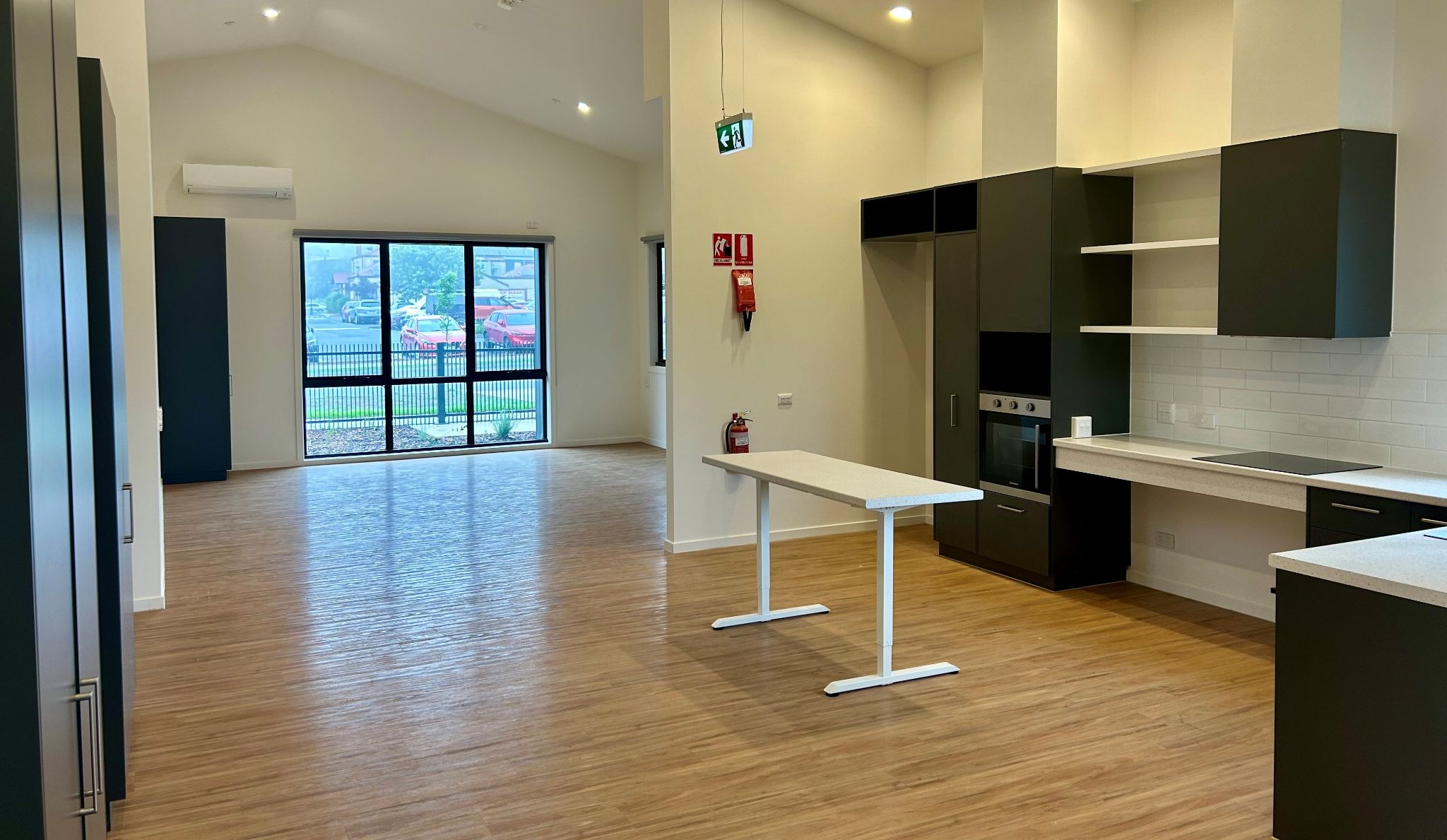 Pic10 2Bed Kitchen Lounge