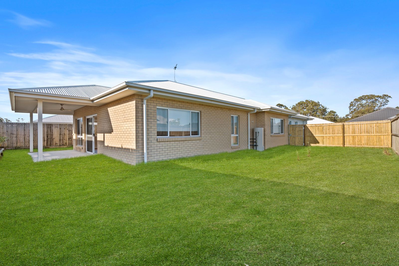 001 Open2view_ID965913-24_Livistona_Street