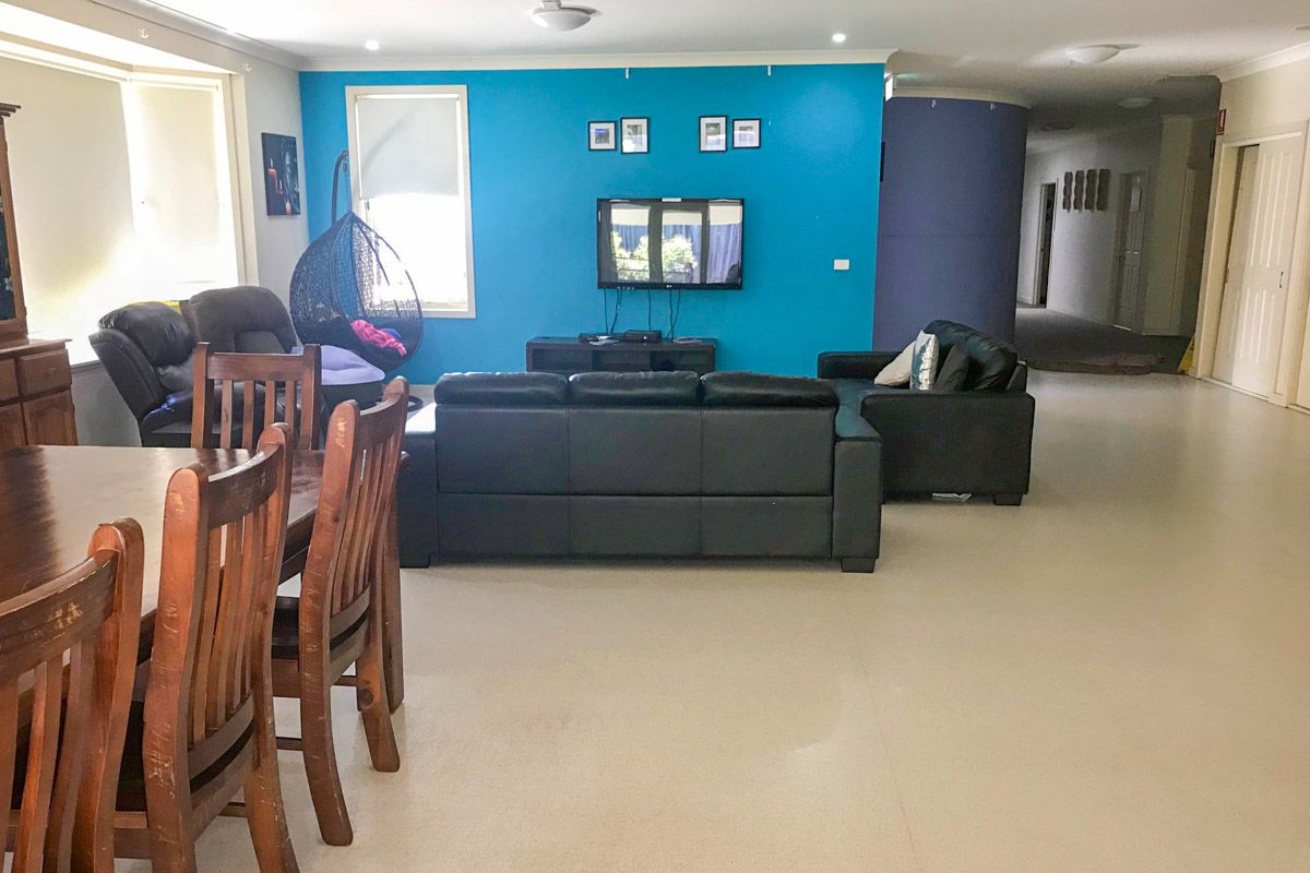 Joan Crt lounge 3 Web1200x800